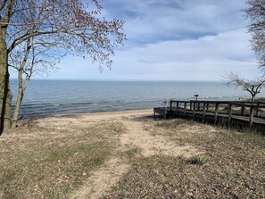 Beach nearby, sun-loungers, beach towels - Port Sanilac Log Cabin--Incredibly Cute! (Port Sanilac)