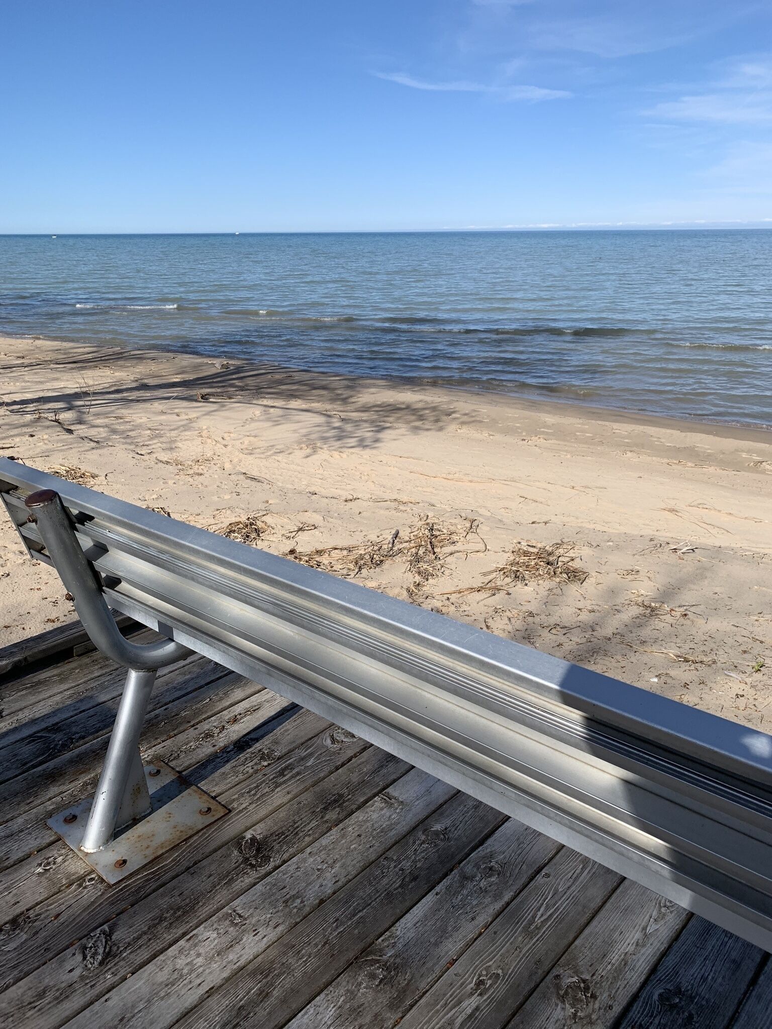 Plage à proximité, chaises longues, serviettes de plage