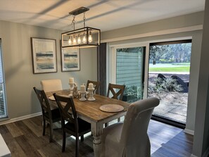 Dining - Top RBC Heritage location! 3BR 3BR villa located on #1 Green of Harbourtown GC (Hilton Head Island)