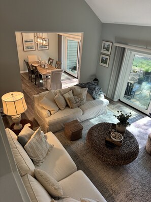 Smart TV, DVD player, books, printers - Top RBC Heritage location! 3BR 3BR villa located on #1 Green of Harbourtown GC (Hilton Head Island)