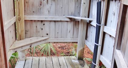 Between Sep 27 & Oct 3 ONLY 150.00 p/nt! Cute, clean, fun cottage. Fenced/gated!