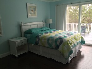 4 bedrooms, iron/ironing board, travel crib, free WiFi - Waterfront Large Gorgeous House, no car needed (Bethany Beach)