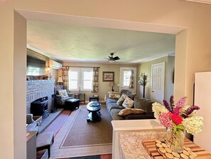 Smart TV, fireplace