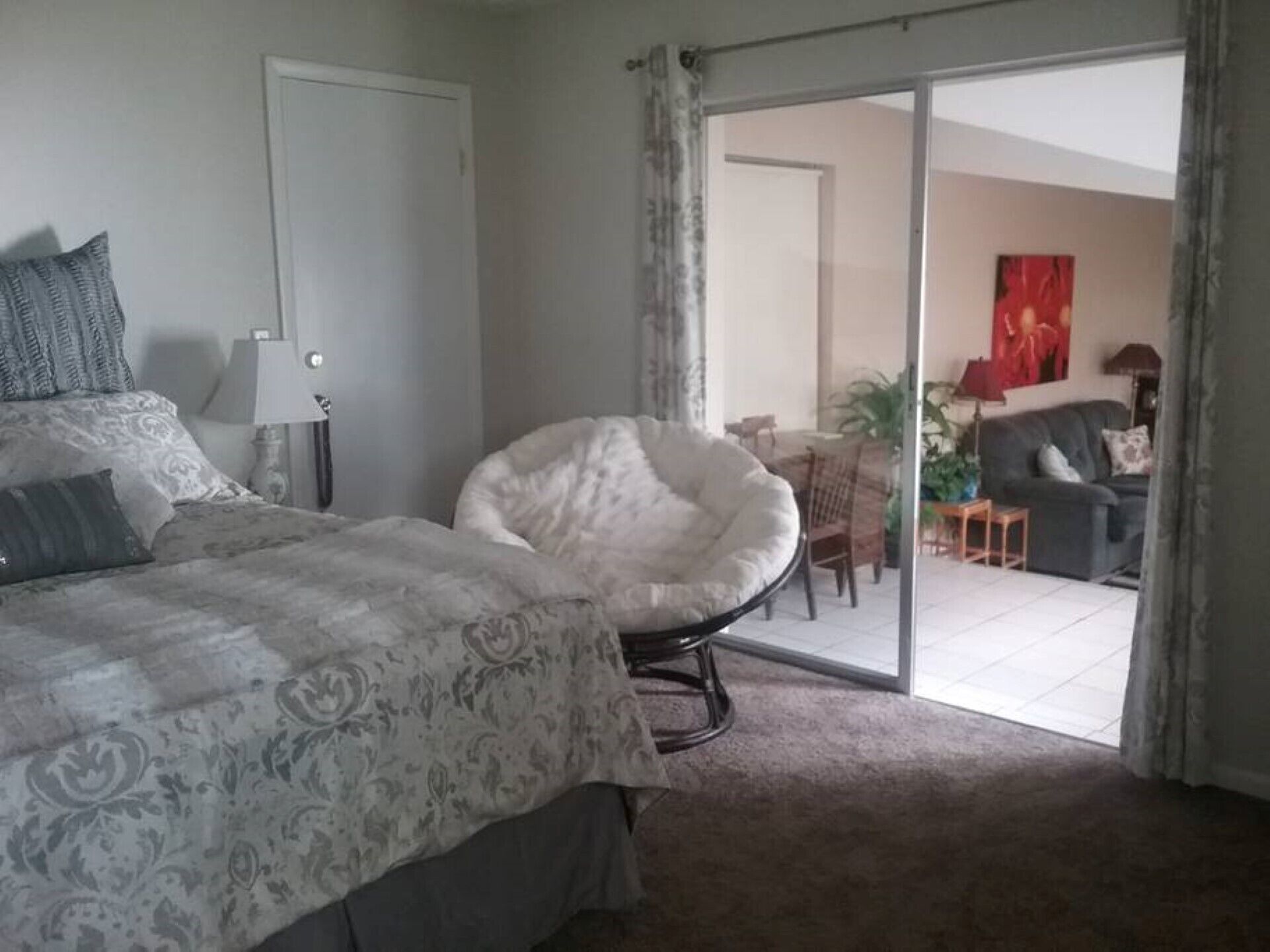 New Listing! Lakefront one bedroom suite with private entrance.