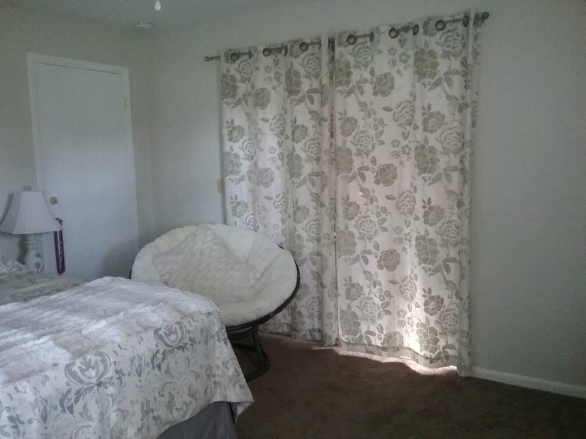 New Listing! Lakefront one bedroom suite with private entrance.