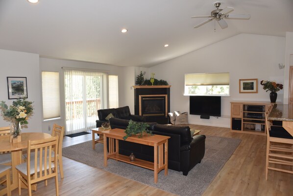 TV, fireplace, DVD player, stereo