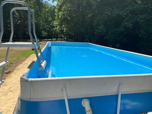 สระว่ายน้ำกลางแจ้ง