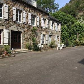 บริเวณภายนอก