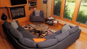 Unclassified image, 5 of 37, button - Quiet Modern Luxury Home w/  Memory Foam Beds, A/C, FAST WiFi and Full Kitchen (Bridgewater)
