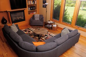 Unclassified image, 5 of 37, button - Quiet Modern Luxury Home w/  Memory Foam Beds, A/C, FAST WiFi and Full Kitchen (Bridgewater)