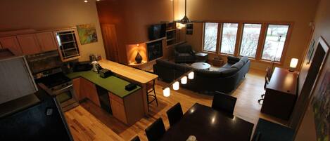 Smart TV, fireplace, DVD player, books