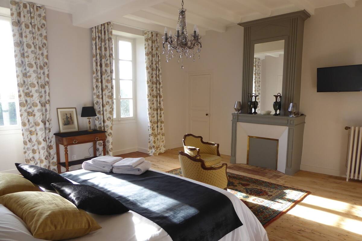 Suite (La Tour) | Literie de qualité, décor unique, ameublement unique