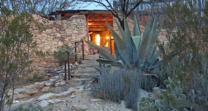 Uusi! - Casa Mariposa -Terlingua Ghost Town Ruin, mukavasti ja rakastavasti kunnostettu