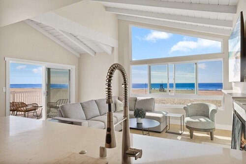 Beautiful Upstairs Unit Oceanfront Property!