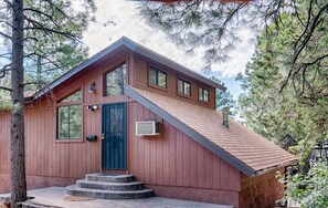 Exterior - Ultimate Group Gathering - 6bd 5bth in Flagstaff on National Forest (Flagstaff)