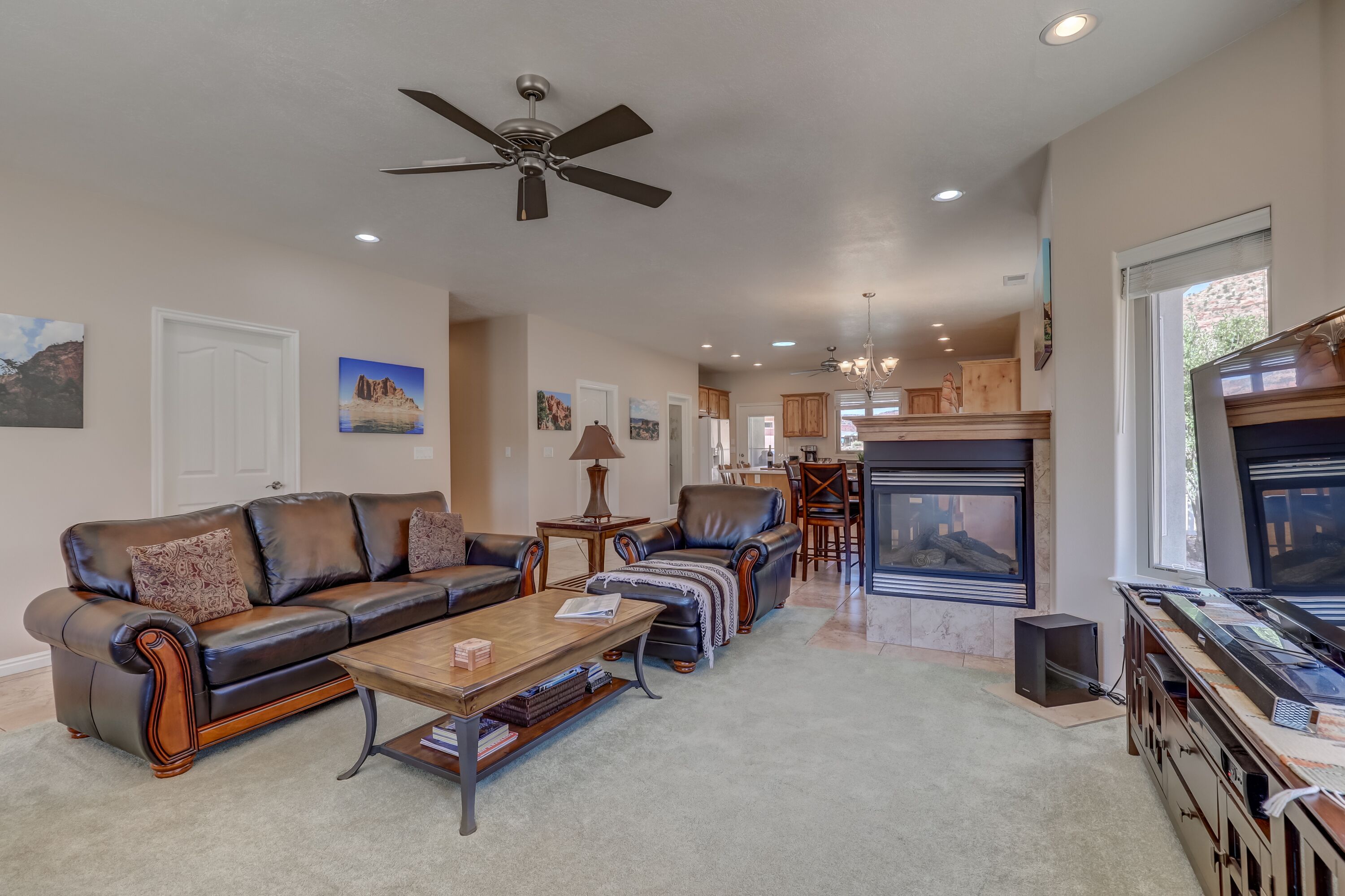 Amazing  Red Rocks Views with Cal King Bed