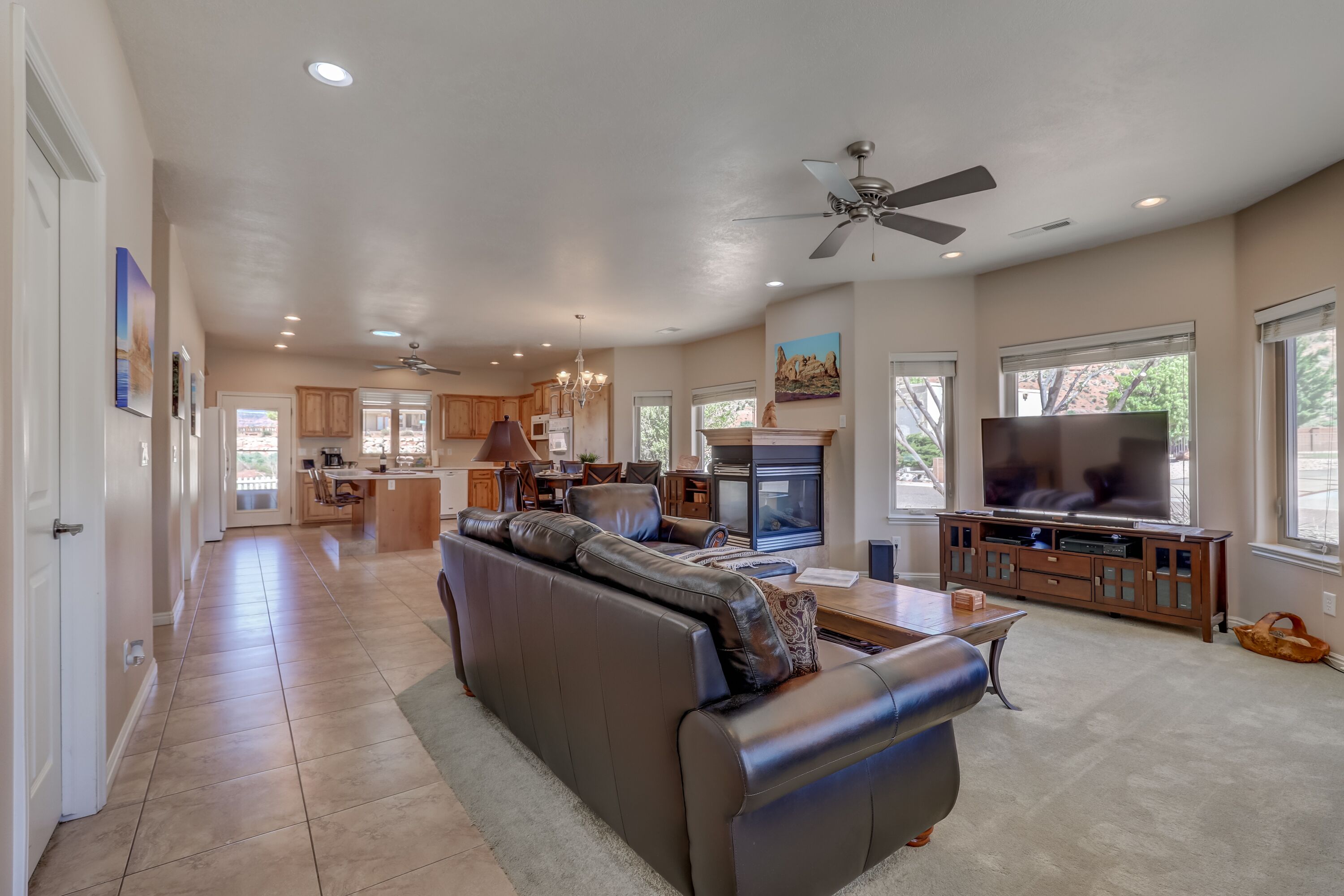 Amazing  Red Rocks Views with Cal King Bed