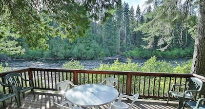 Osprey Nest Cabin: Gemütliche private Hütte am Wenatchee River mit Whirlpool
