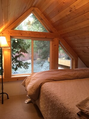 2 bedrooms, iron/ironing board, free WiFi, bed sheets - Osprey Nest Cabin:  Cozy private mountain cabin on the Wenatchee River






 (Leavenworth)