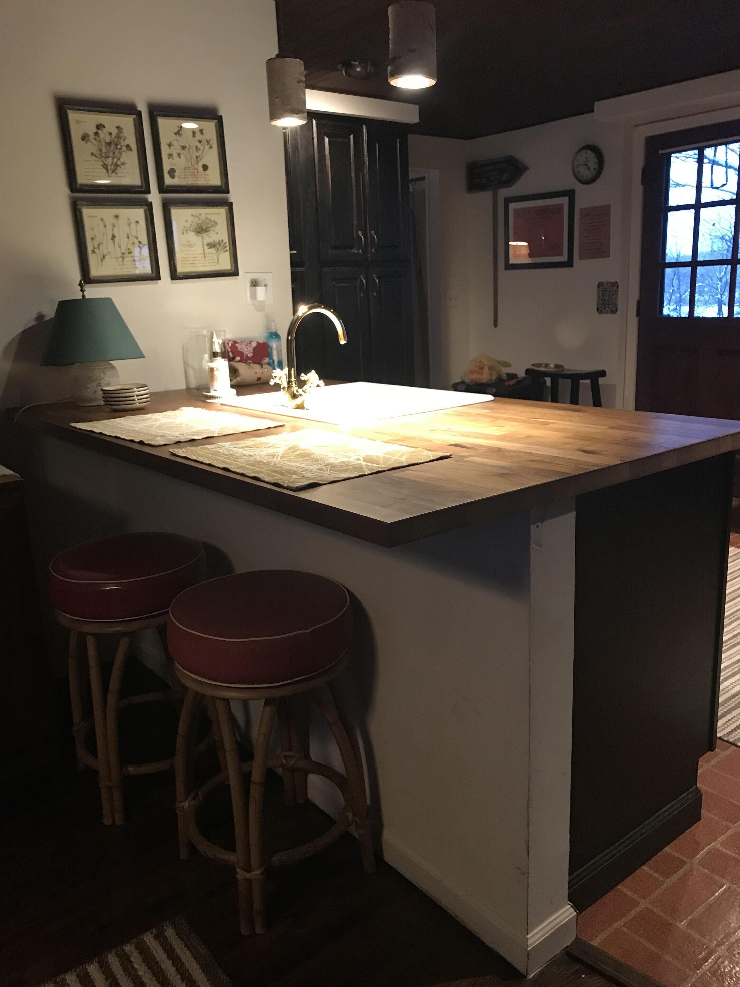  Waterfront Guesthouse, historic, cozy lodge on Delaware River Bucks County