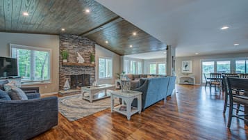 Smart TV, fireplace, DVD player