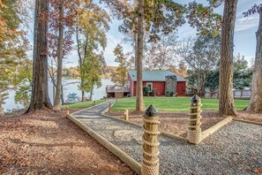 Property grounds - Firefly - 2 Houses on 1 Spectacular Property (Belmont)