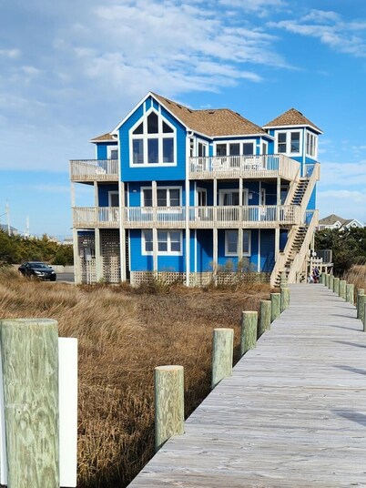 EAST WIND is lovely SOUND FRONT home in the mecca for windsurfing on HI
