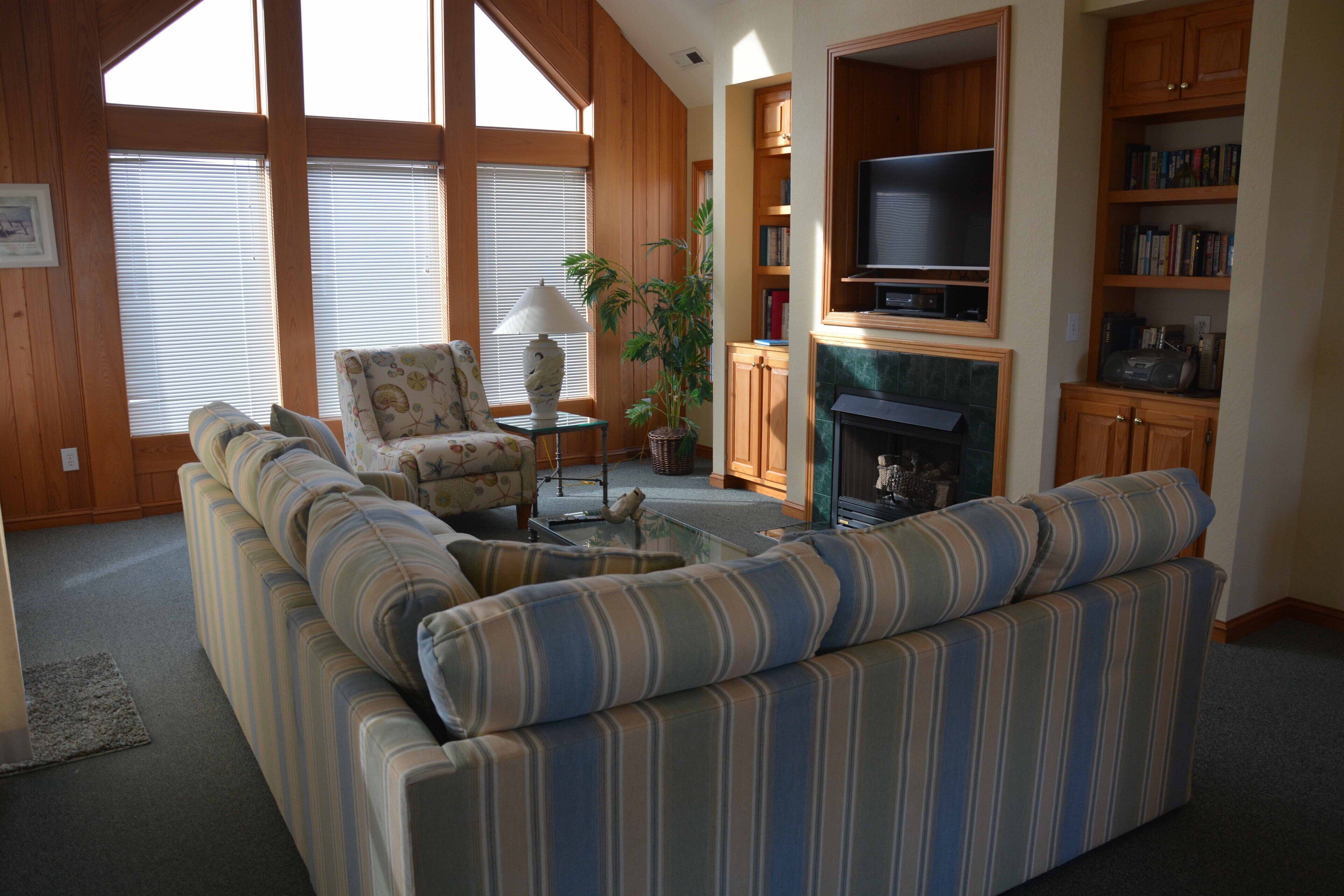 EAST WIND is lovely SOUND FRONT home!  SUMMER SEASON IS 7 day SAT TO SAT
