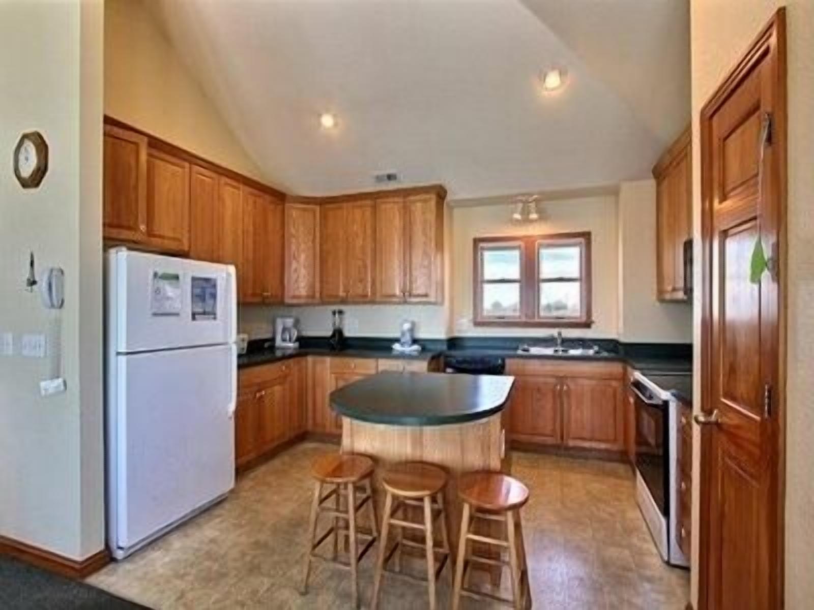 EAST WIND is lovely SOUND FRONT home!  SUMMER SEASON IS 7 day SAT TO SAT
