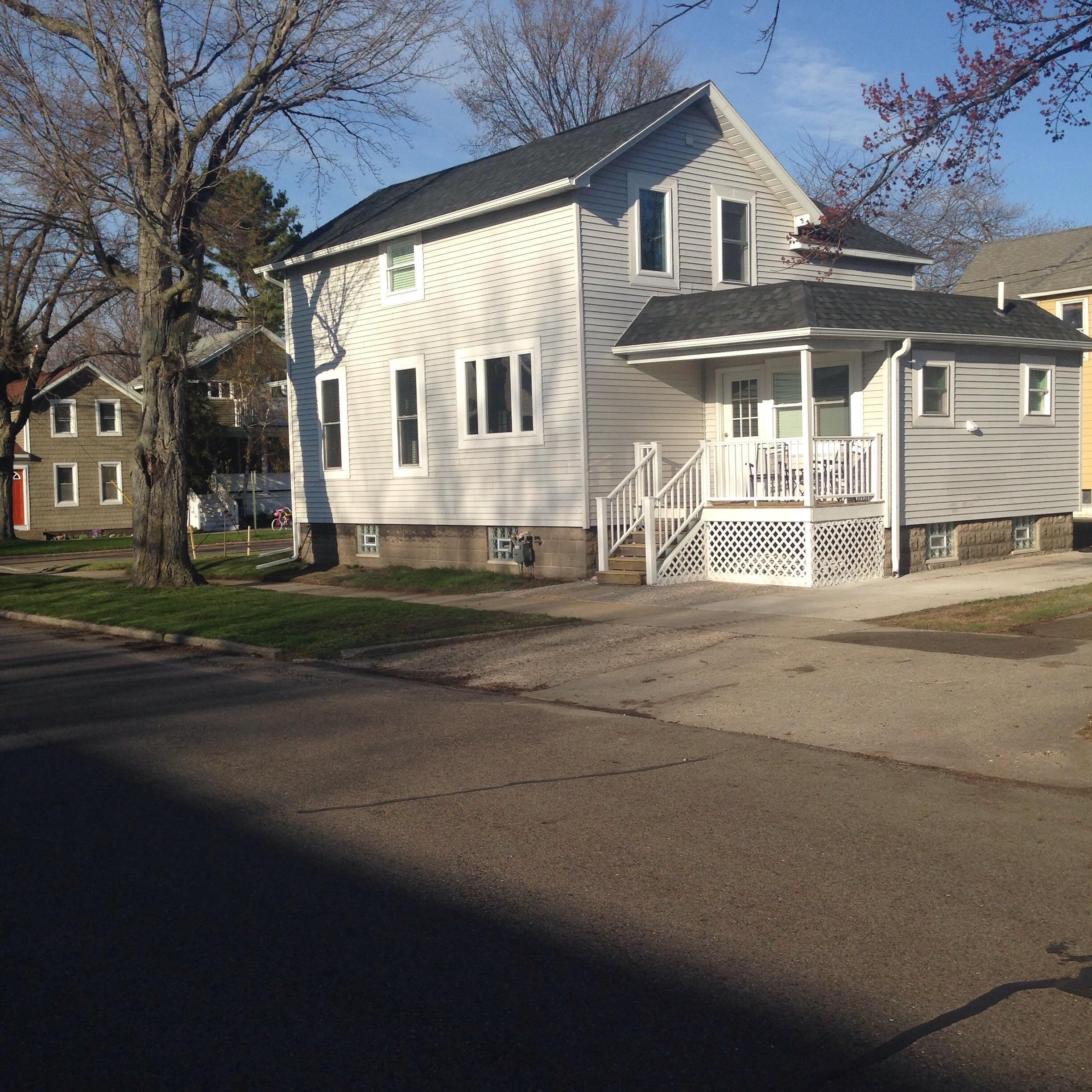 Grand Haven Getaway 4 Bedroom 3 Full Bathroom Downtown