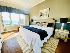 2 bedrooms, desk, iron/ironing board, free WiFi - Penthouse umbrella/chairs/2 bike, pickleball ct. (Miramar Beach)