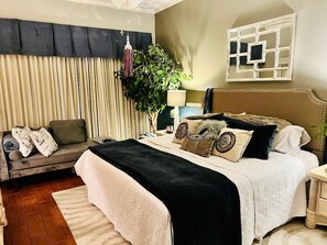 2 bedrooms, desk, iron/ironing board, free WiFi - You are the only one missing here! Penthouse 75" tv /2 bikes, pickleball . (Miramar Beach)