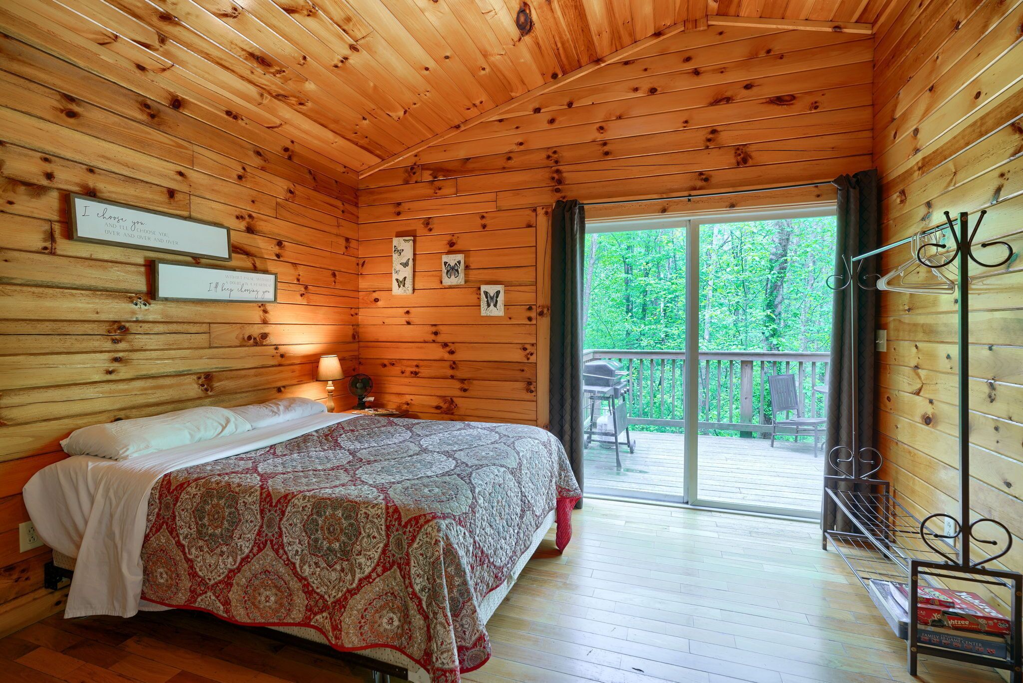 1 bedroom, bed sheets