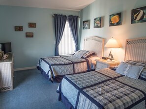 2 bedrooms, desk, iron/ironing board, travel crib - 140+ Reviews, Steps to Beach, Magnificent Water Views, None Cleaner, None Nicer! (Indian Shores)