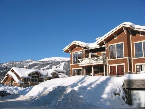 Ski in/Ski Out! 2BR/2BA Condo at Sun Peaks! Comfortable & Clean! Best Location!!