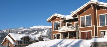 Ski in/Ski Out! 2BR/2BA Condo at Sun Peaks! Comfortable & Clean! Best Location!!