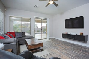 Smart TV - ~~ Luxury Scottsdale Retreat with heated Pool/Spa in the community of Grayhawk~~ (Scottsdale)