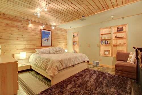 Two Bedroom Ski-in-Ski-out Condo at the base of Alyeska Ski Resort