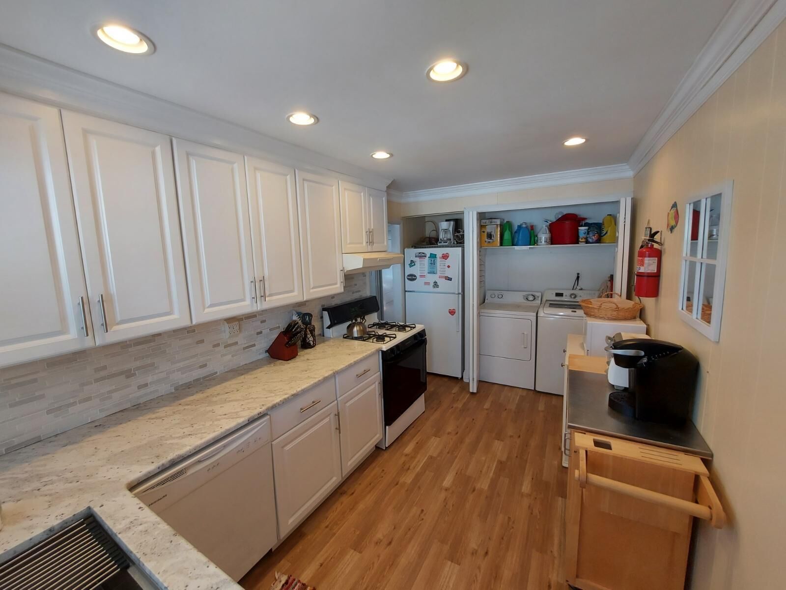 3 Bed/ 2 Bath Corner Condo. Spacious, One Block from Beach