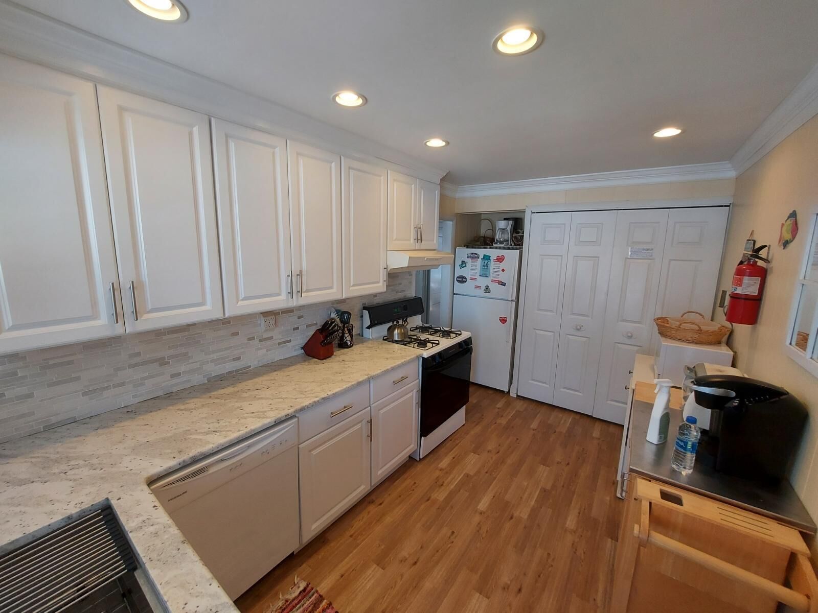 3 Bed/ 2 Bath Corner Condo. Spacious, One Block from Beach