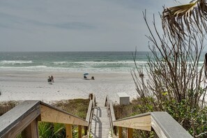 Nær stranden