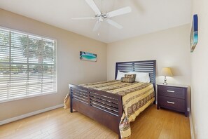 3 bedrooms, iron/ironing board, internet, bed sheets - Home with private pool -  great location & nearby beach access (Marco Island)
