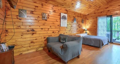 Blue Rose Cabins - Wildwood Cabin