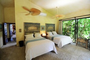 6 quartos, ferros/tábuas de passar roupa, Wi-Fi, roupa de cama