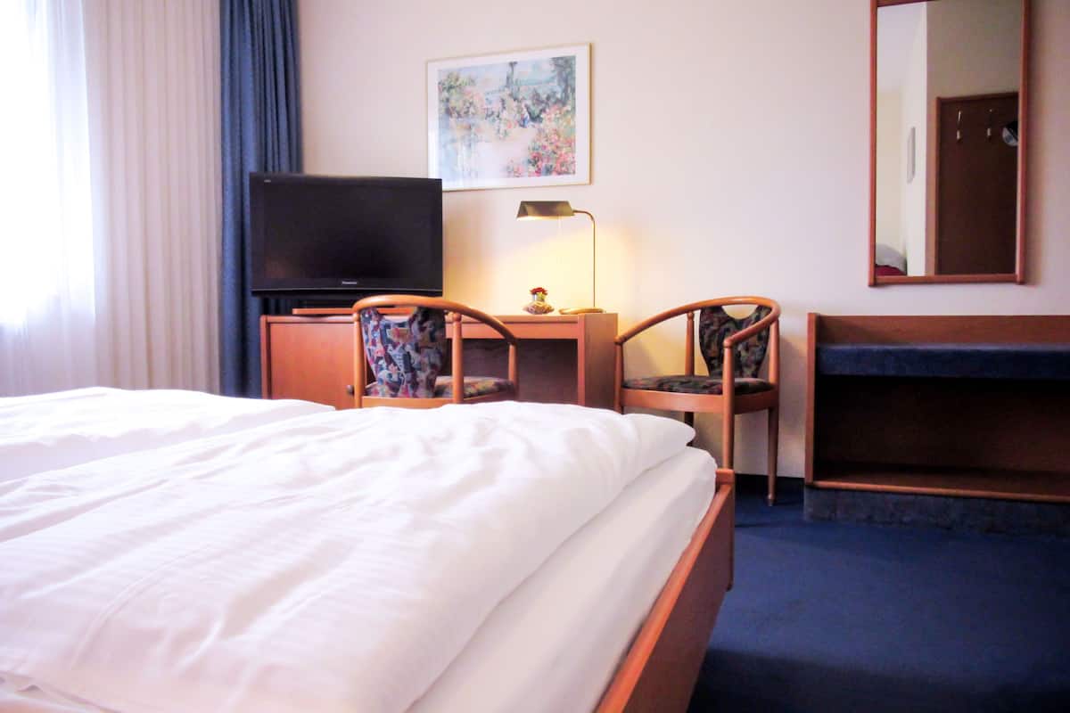 Desk, blackout drapes, rollaway beds, free WiFi