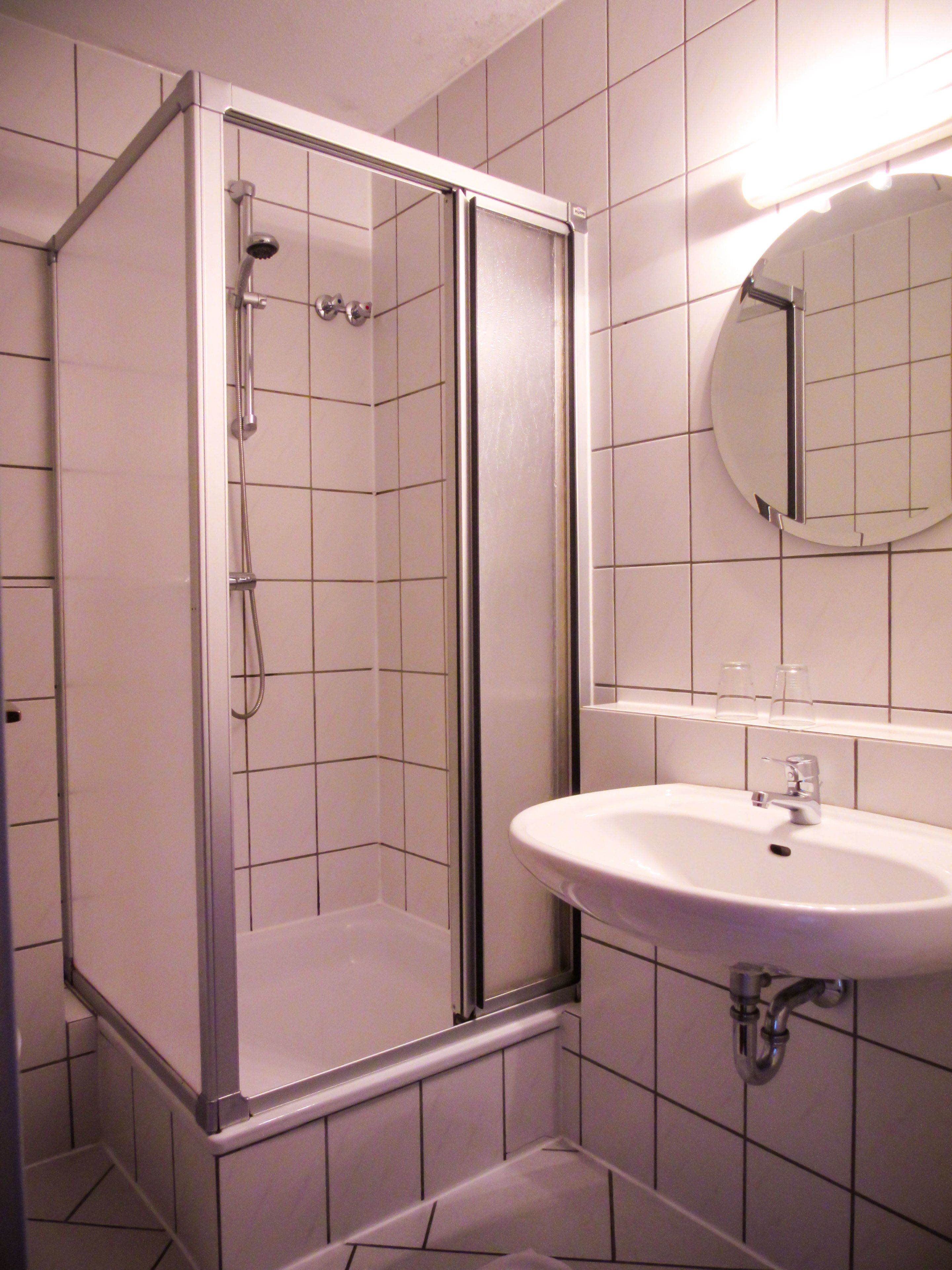 double room, 1 double bed, non smoking | bathroom | shower, towels
