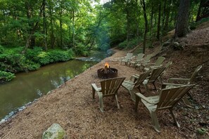 Property grounds - Discover Romantic, Private, Peaceful Log Cabin on Rushing Stream with hot tub (Ellijay)