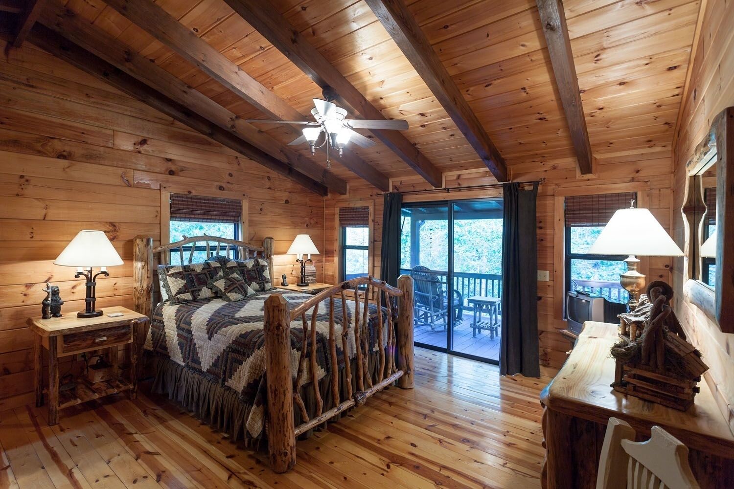 Discover Romantic, Private, Peaceful Log Cabin on Rushing Stream with hot tub