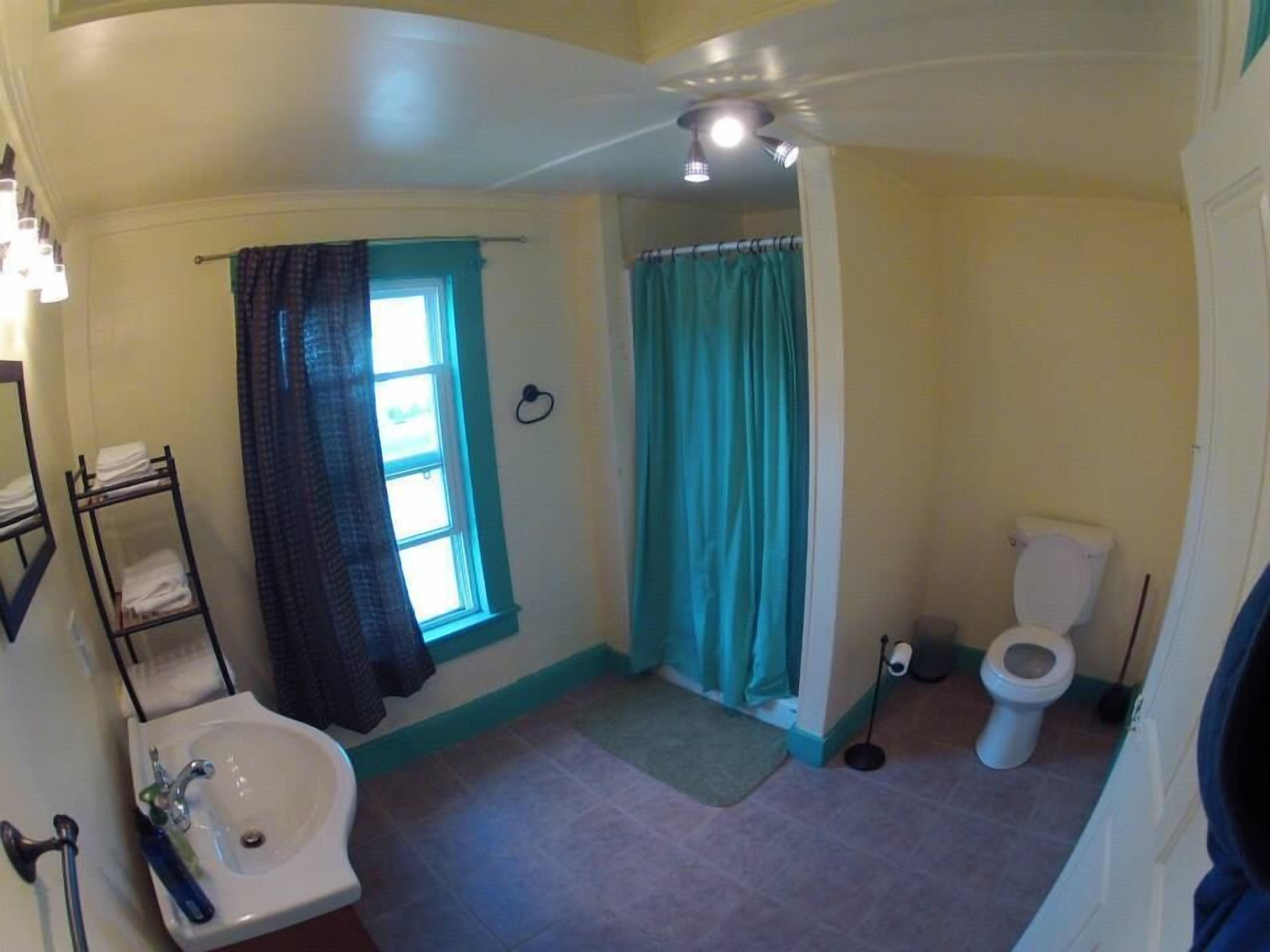 Surfers, Cyclists, Paddleboarders, Kayakers! Close to everything in town