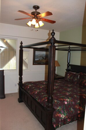 3 bedrooms, travel crib, free WiFi, bed sheets - Ski in-Ski out direct to lift, New hot tub, wi-fi, Big Sky, Mountain views (big sky)